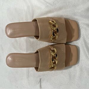 Mousse Fit Women Square Toe Chain Kitten
Heels Sandals Sz 9 beige Quiet Luxury